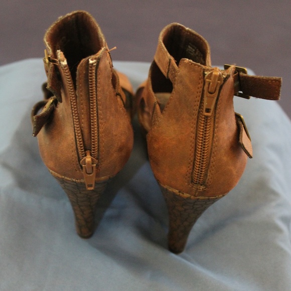 Unlisted wedge/platform fall shoes - Picture 4 of 9